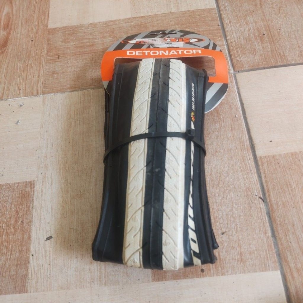 Ban Luar Sepeda Tire Maxxis Detonator 26x1.50 List Putih