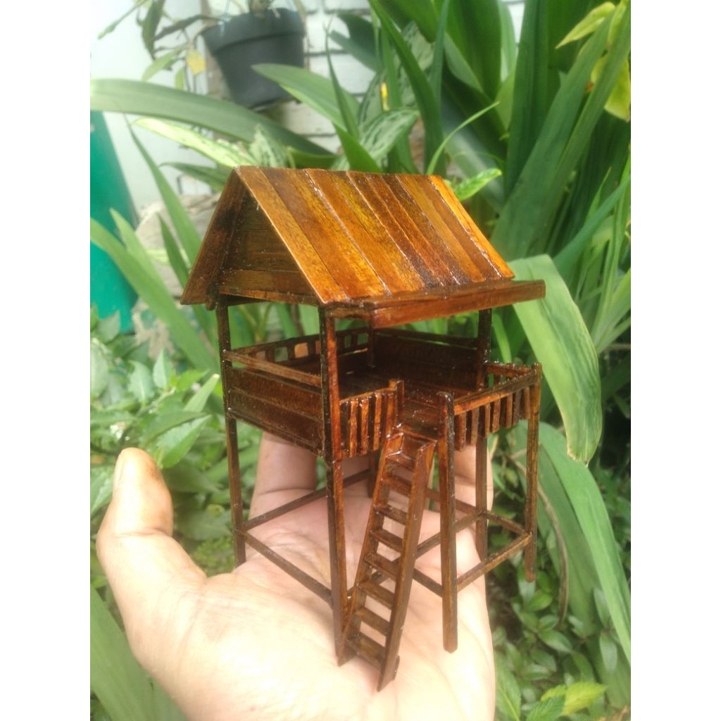 Miniatur Saung Kai Jangkung bahan kayu jati