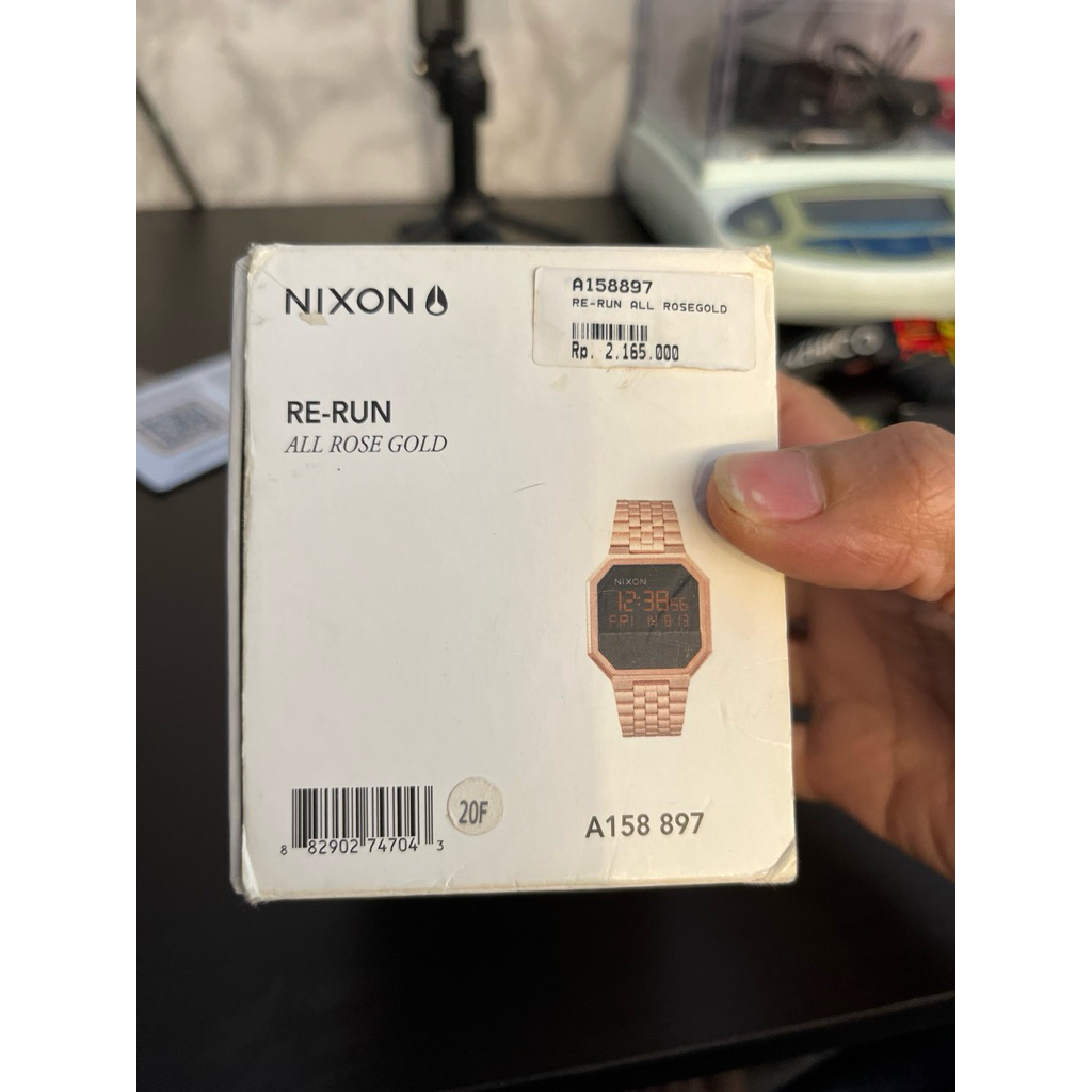 jam nixon rose gold