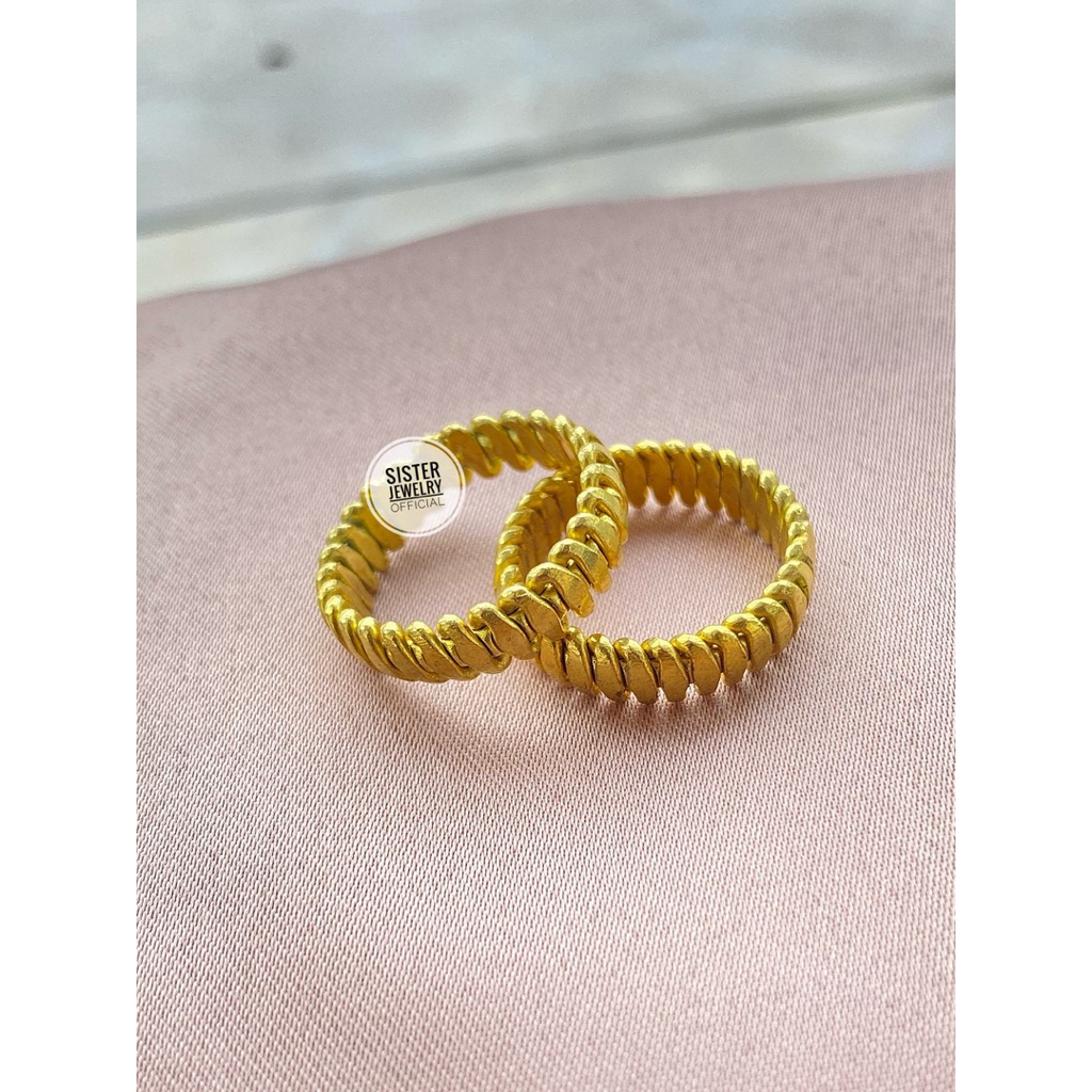 Cincin Koin Emas Model Spiral – Elegan
