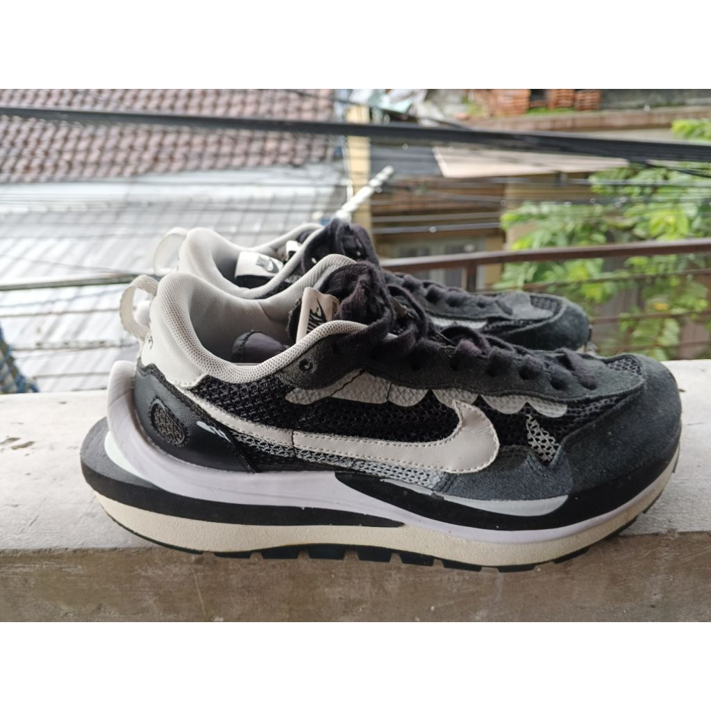 preloved nike sacai vaporwaffle