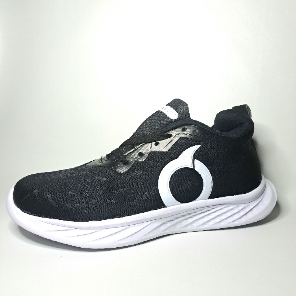 Sepatu Running Ortus Pria dan Wanita, Hitam-Putih