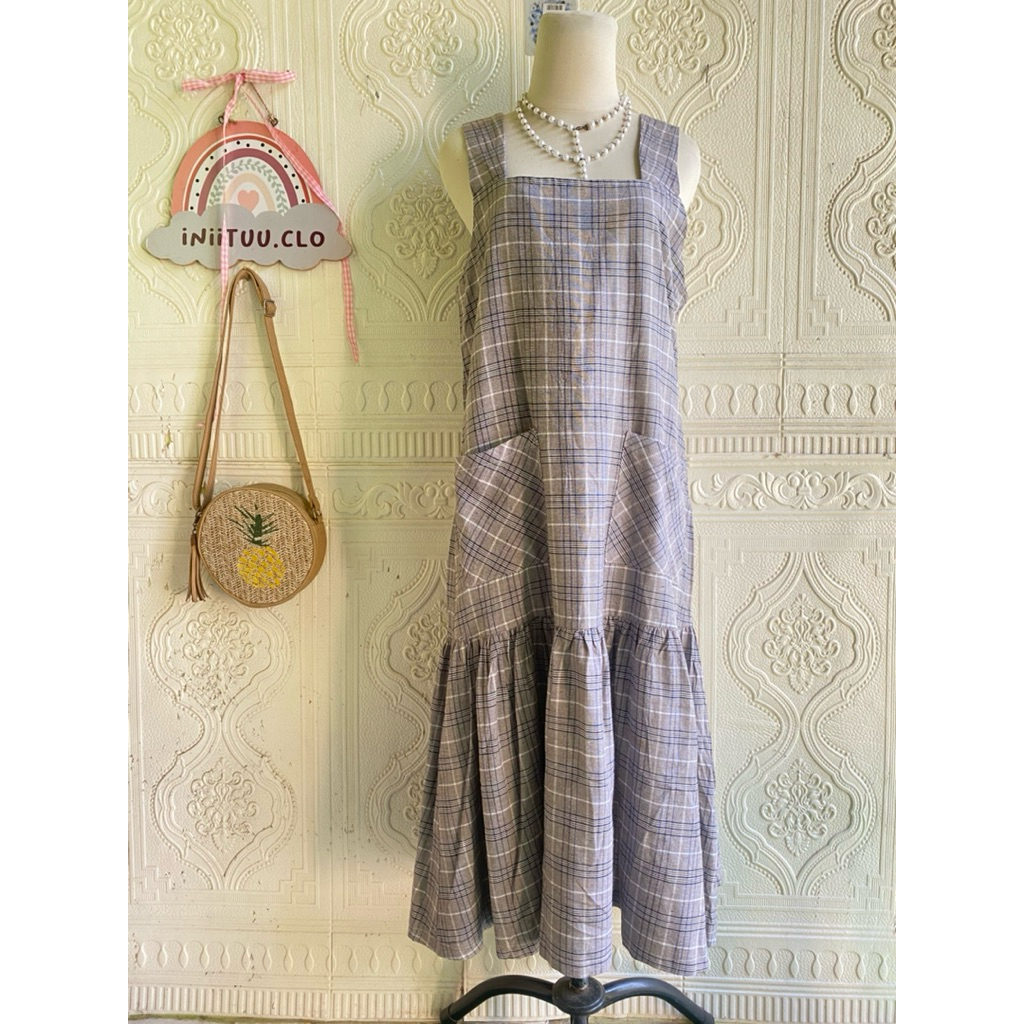 Dress overall tartan casual look