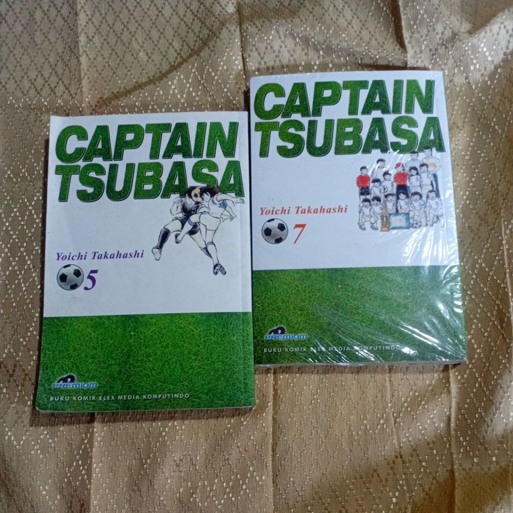 komik captain tsubasa,vol 5 dan 7,buku baik segel mulus original.