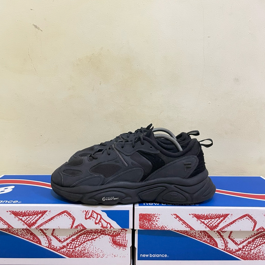 42 - Sepatu Fila Bekas Second Fila Tecno Comfort Full Black Hitam Bekas Second