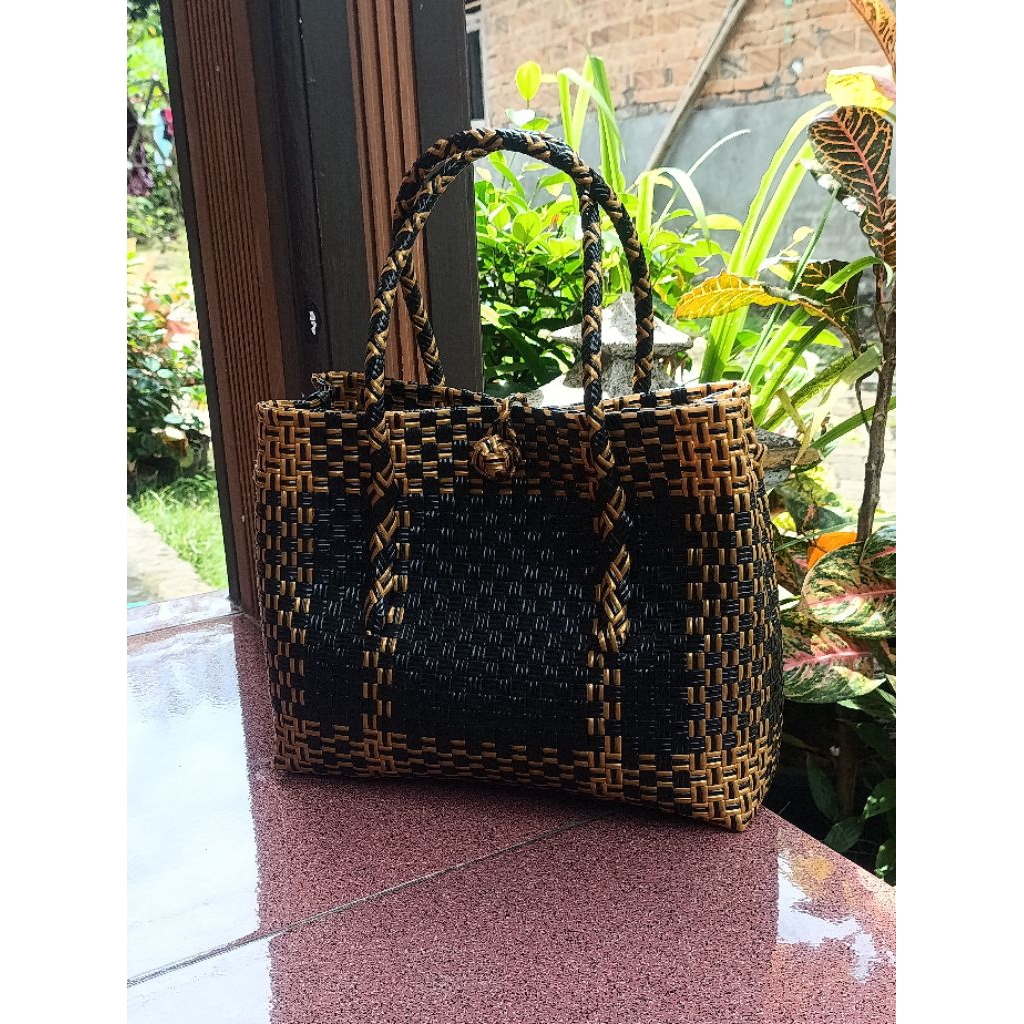 Tas Anyam (bahan jali)