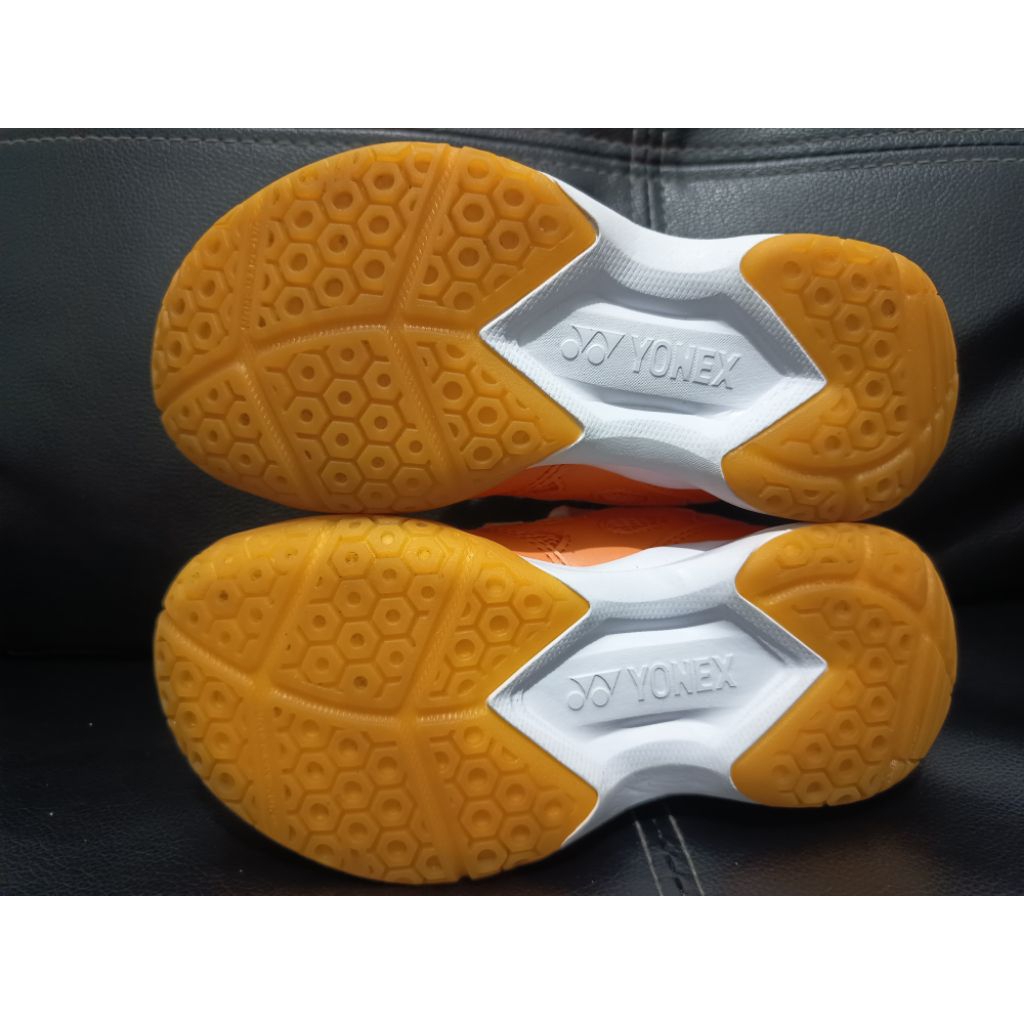 sepatu badminton Yonex original anak