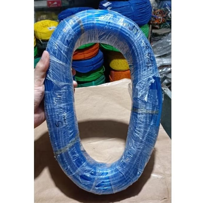 Selang Kawat No.12, 14, 16 Warna Biru Putih, Merah. Harga Per Gulung isi 100 Meter.