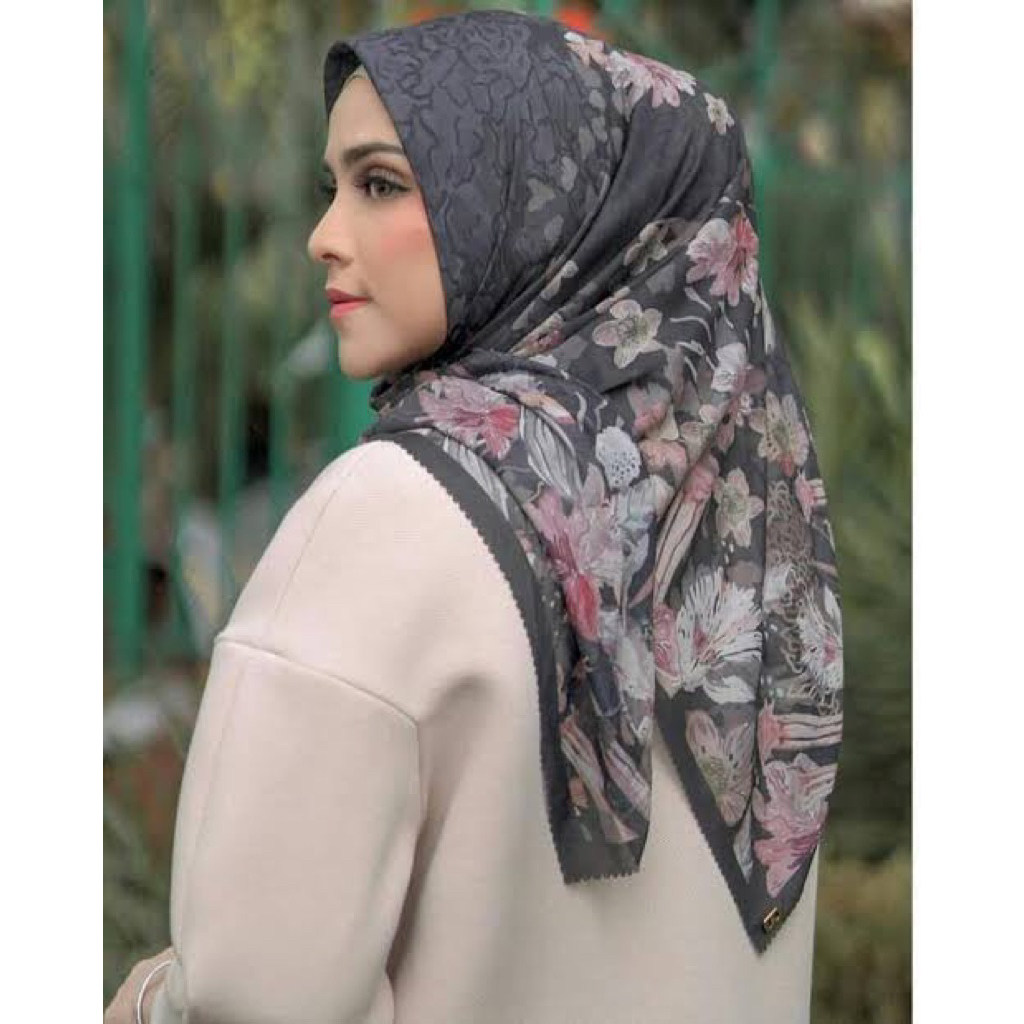 Preloved Buttonscarves Daisy Series Black