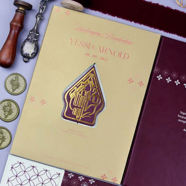 Undangan Pernikahan Hardcover Lipat 3 Adat Jawa + Amplop Hard Cover Envelope Mewah Potrait dan Tebal