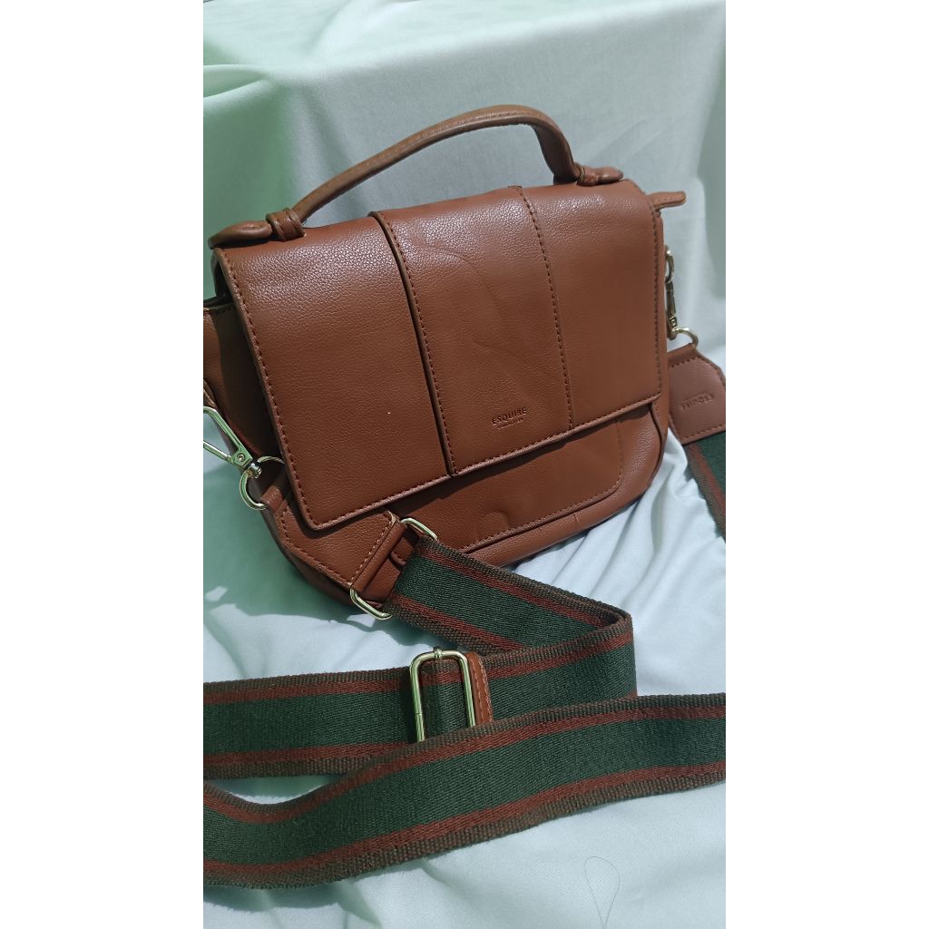 pl tas sling wanita esquire