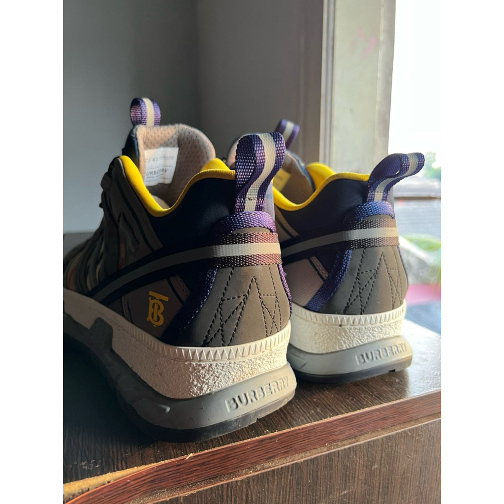 Sepatu Burberry Original 43