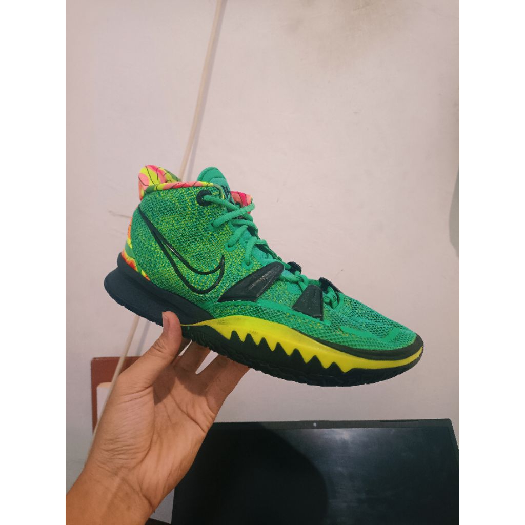 Sepatu Basket Second Size 42.5 Nike Kyrie 7 "Weatherman"