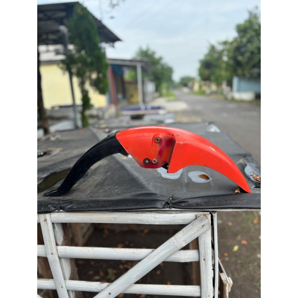 spakbor depan slebor yamaha champ original bekas