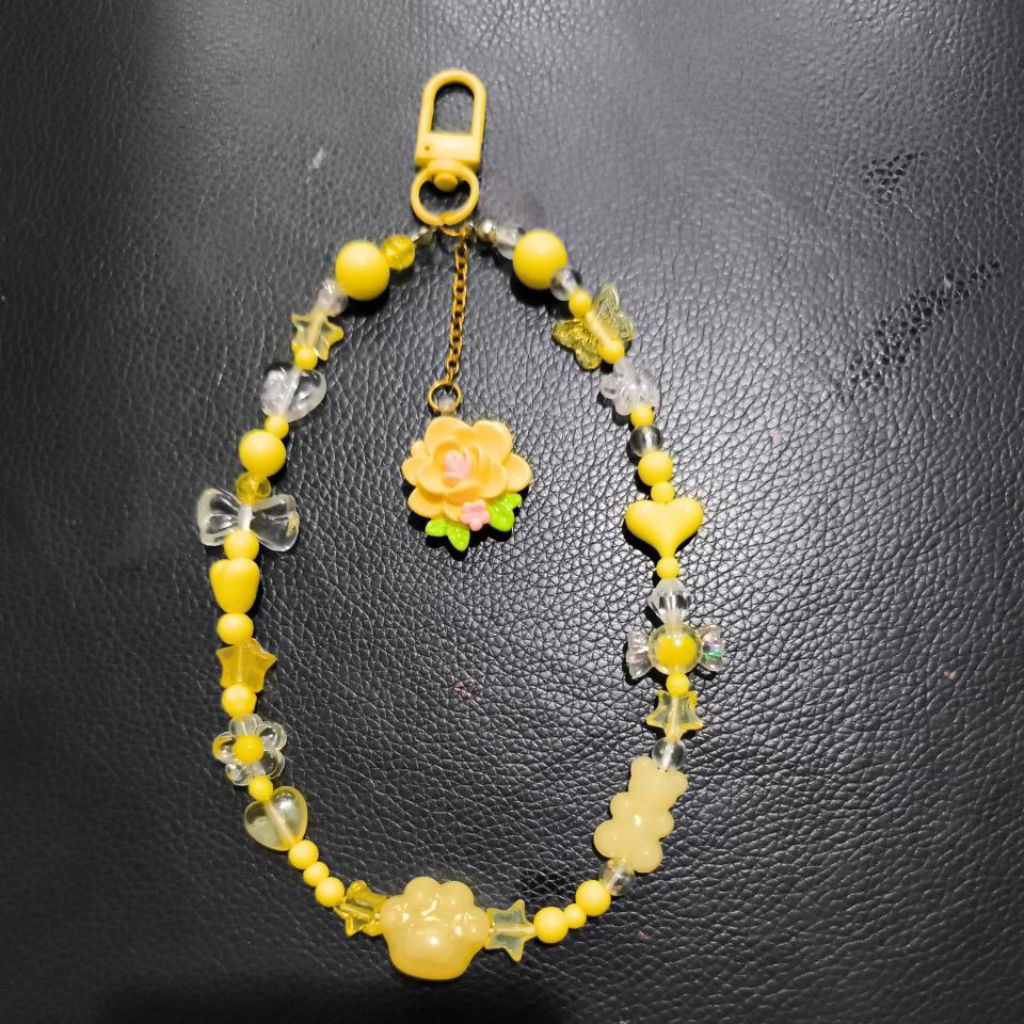 Gantungan hp warna kuning