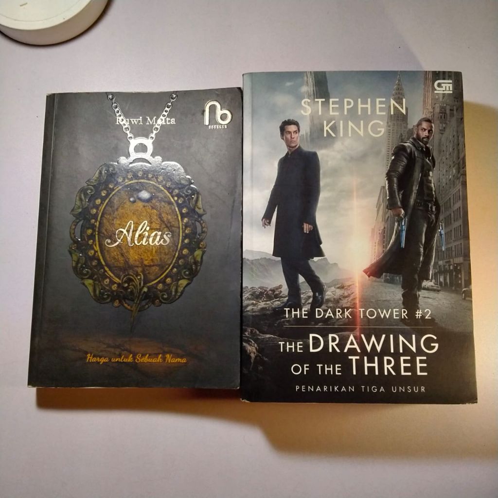 Novel Alias - Ruwi Meita & The dark tower - Stephen King Original 100%