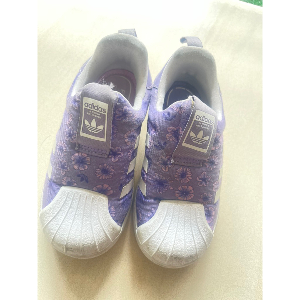 Sepatu kanvas ADidas ukuran 15cm perempuan