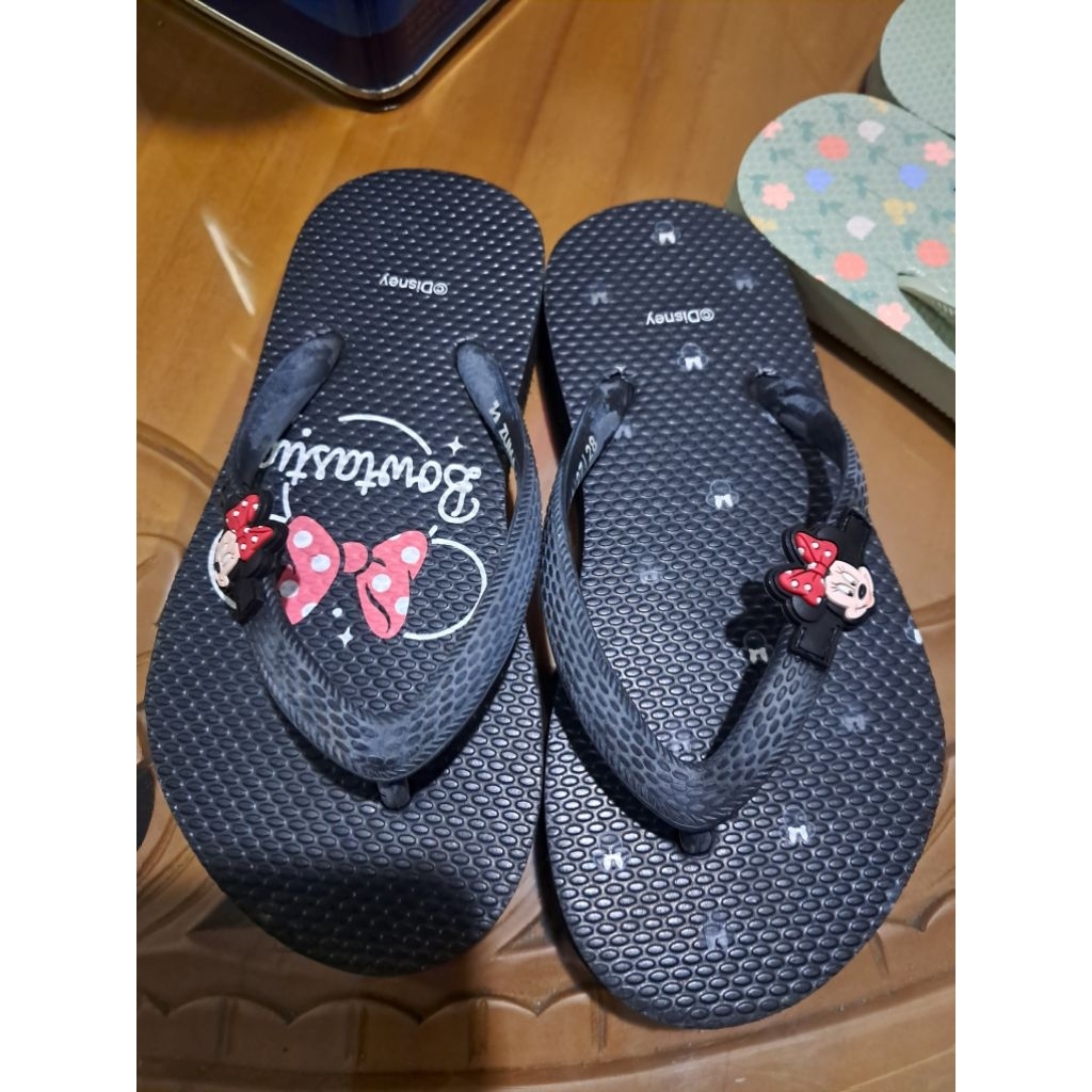 PRELOVED SANDAL MICKEY ZUMA