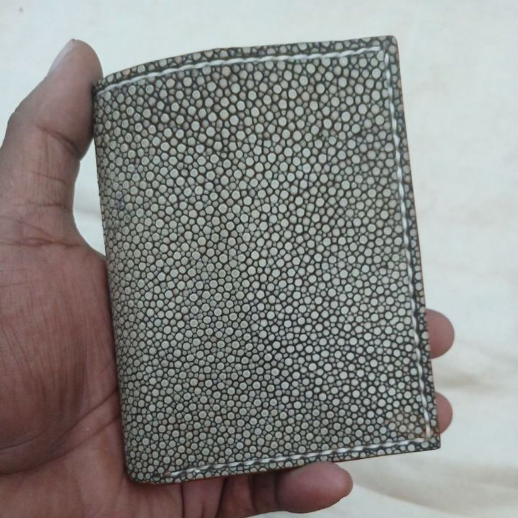 Handmade dompet pria kulit ikan pari model berdiri warna coklat polish