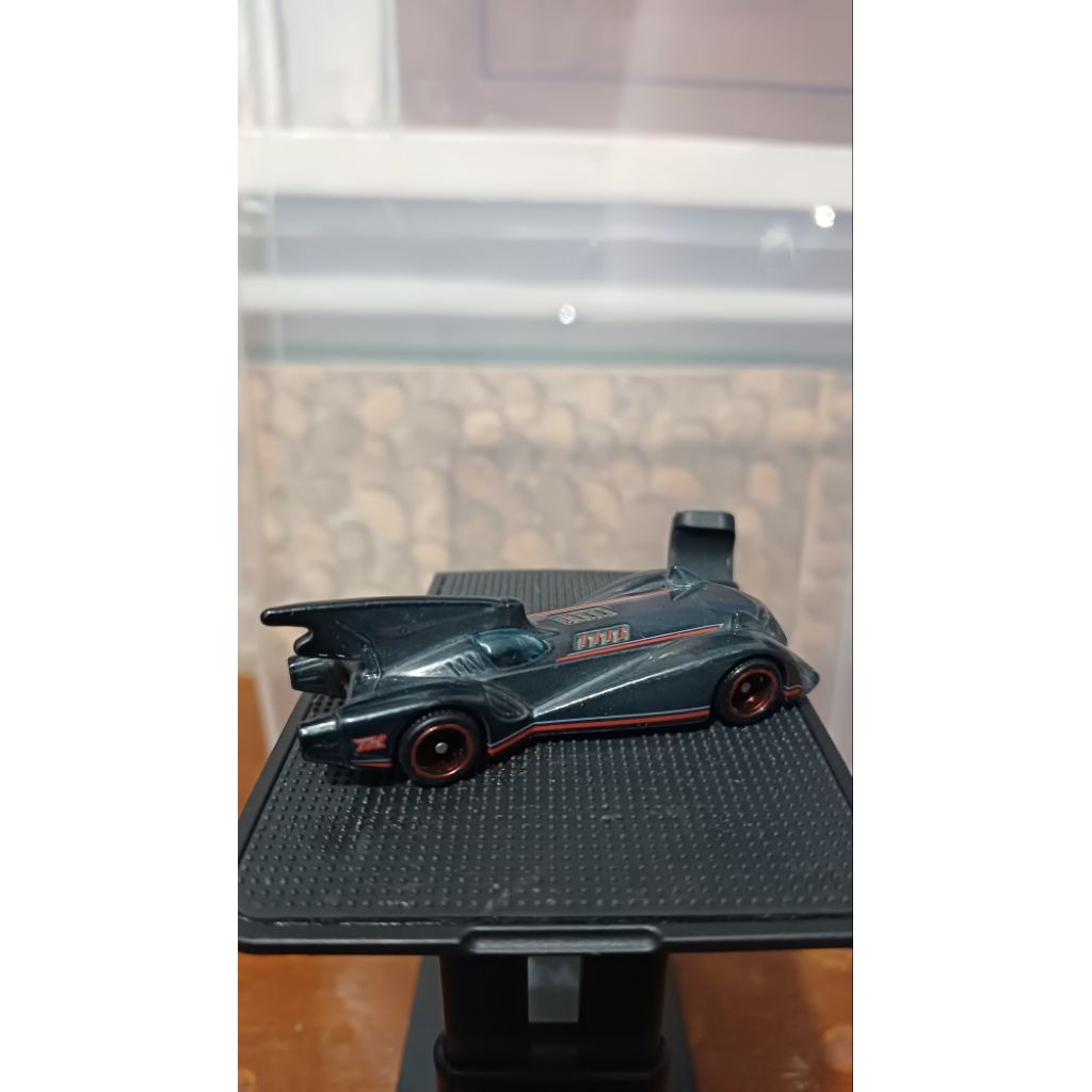 Hot wheels Super Treasure Hunt (STH) BATMOBILE 2017 (LOOSE)