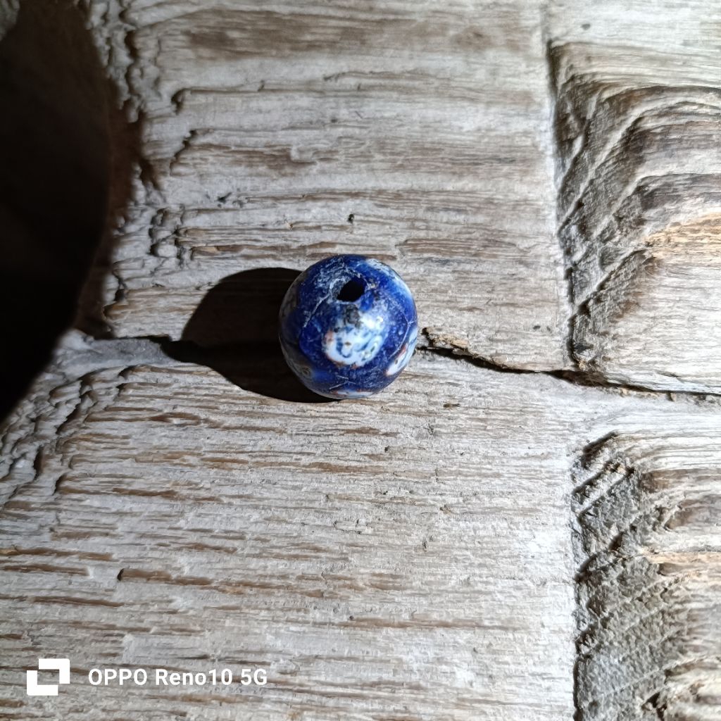 manik manik gambar kepala barang temuan 05