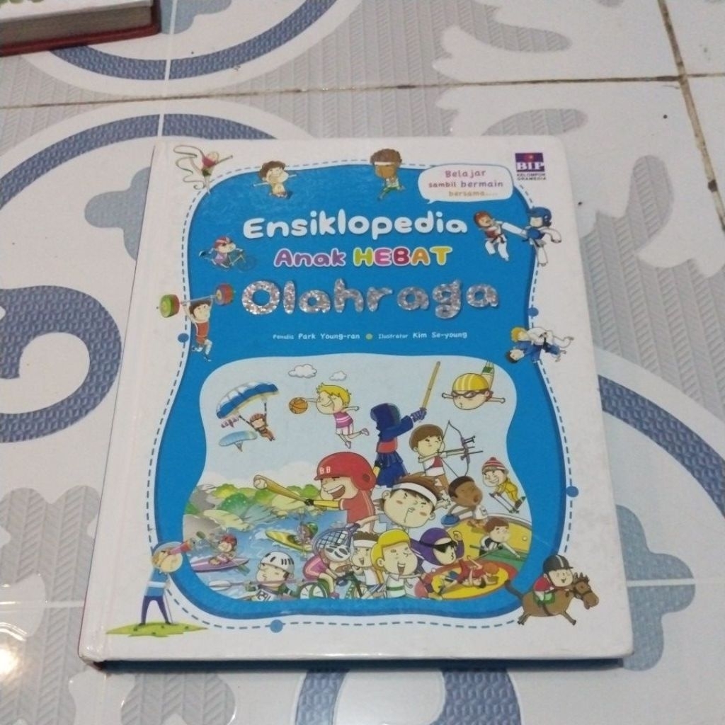 BUKU PENGETAHUAN ANAK ENSIKLOPEDIA ANAK HEBAT ( OLAHRAGA) SEKEN ORIGINAL