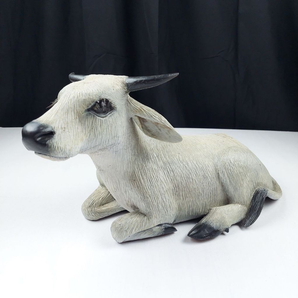 Miniatur Patung Sapi Putih Bahan Kayu Jati Hiasan Ruangan Pajangan Estetik 38x20 cm