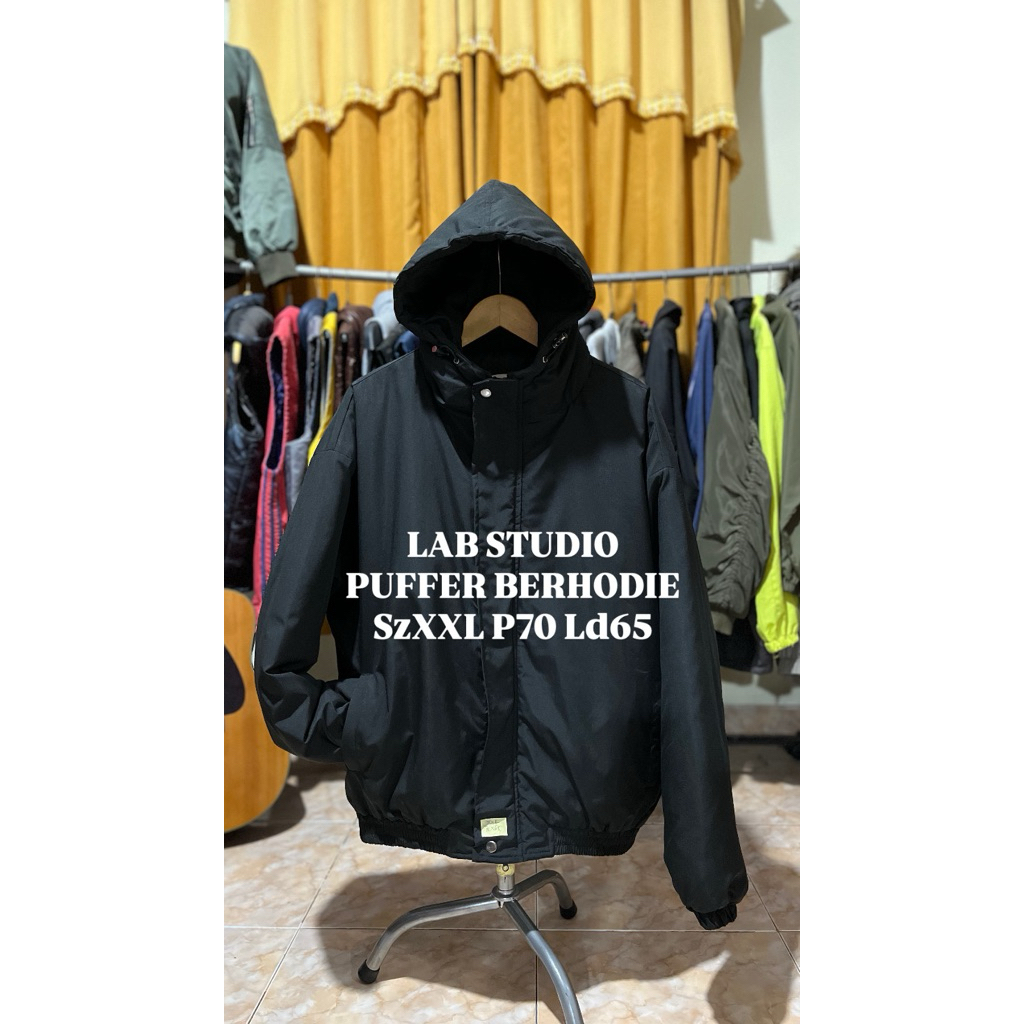 JAKET PUFFER LAB STUDIO HITAM BERHODIE