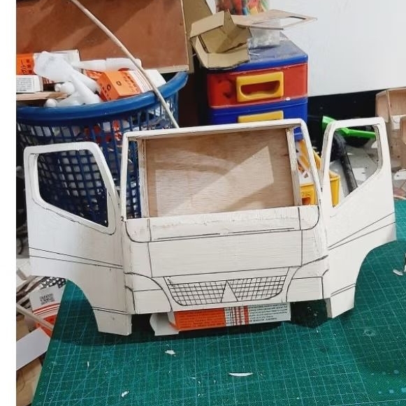 KABIN truk canter miniatur skala 10
