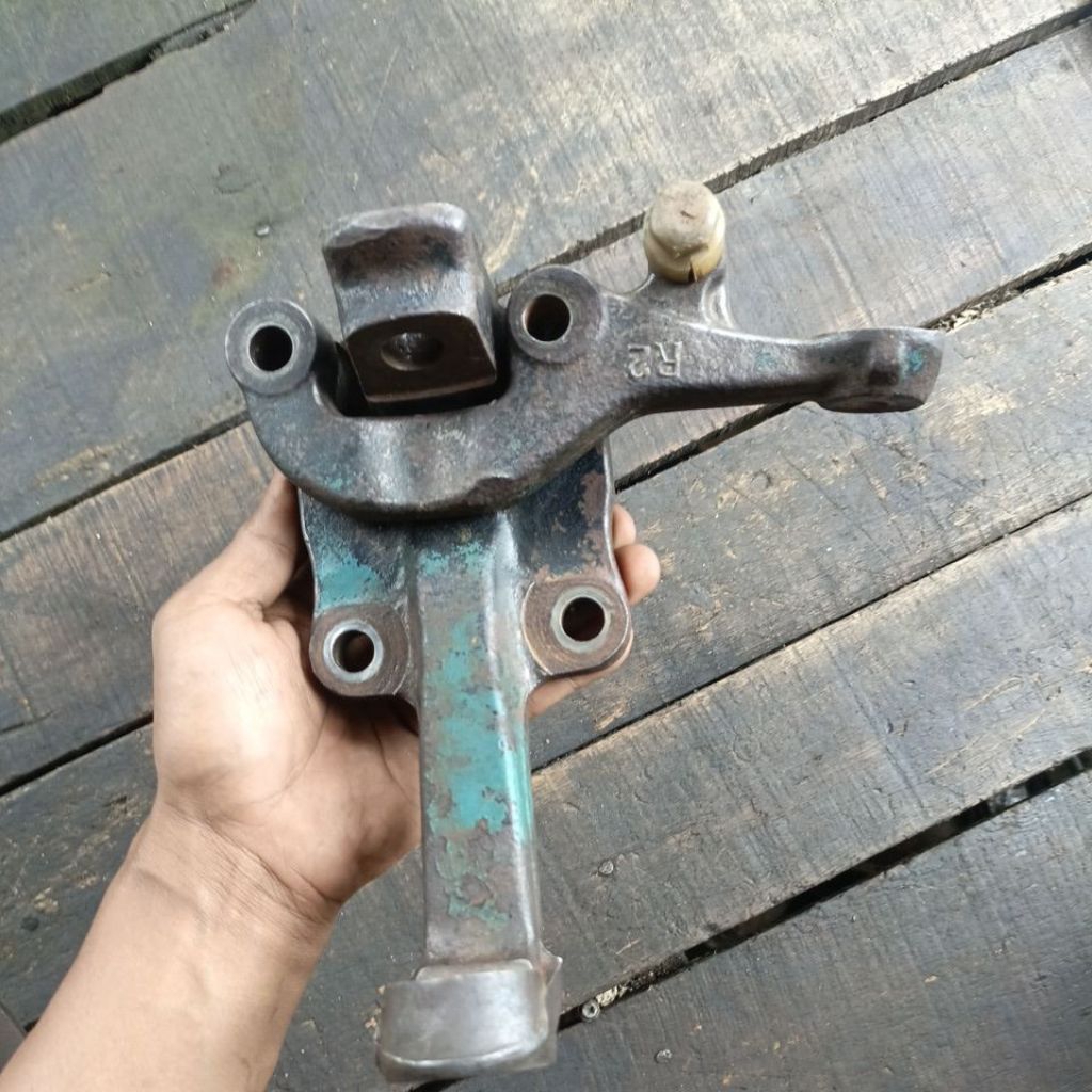 knukle/as main kijang super (kanan)