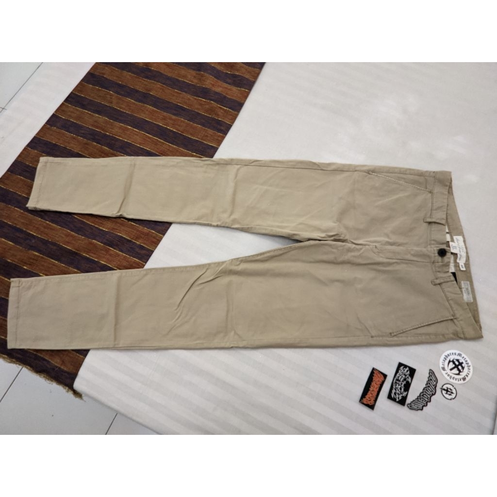 Celana Panjang Pria H&M L.O.G.G Skinny Fit Warna Krem Ukuran 32 Original Bekas Seperti Baru