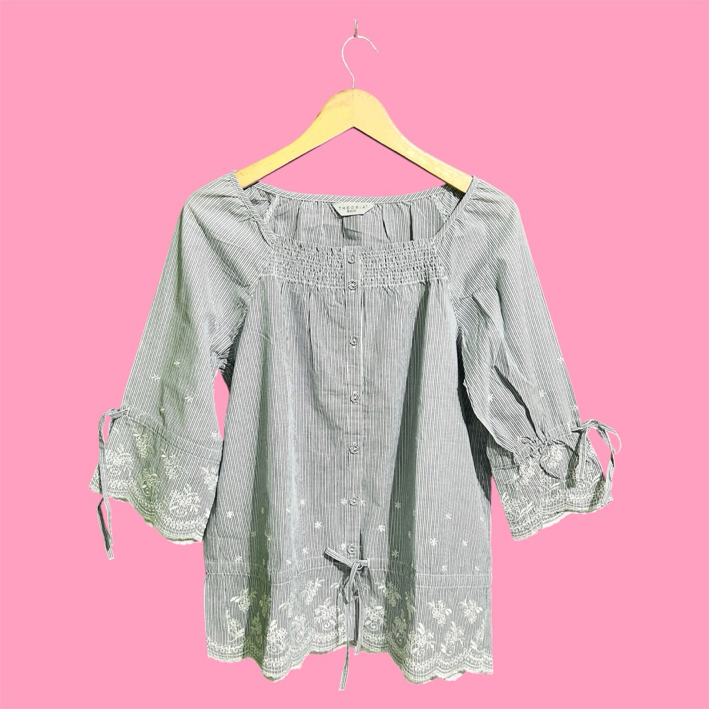 Blouse Bunga Renda