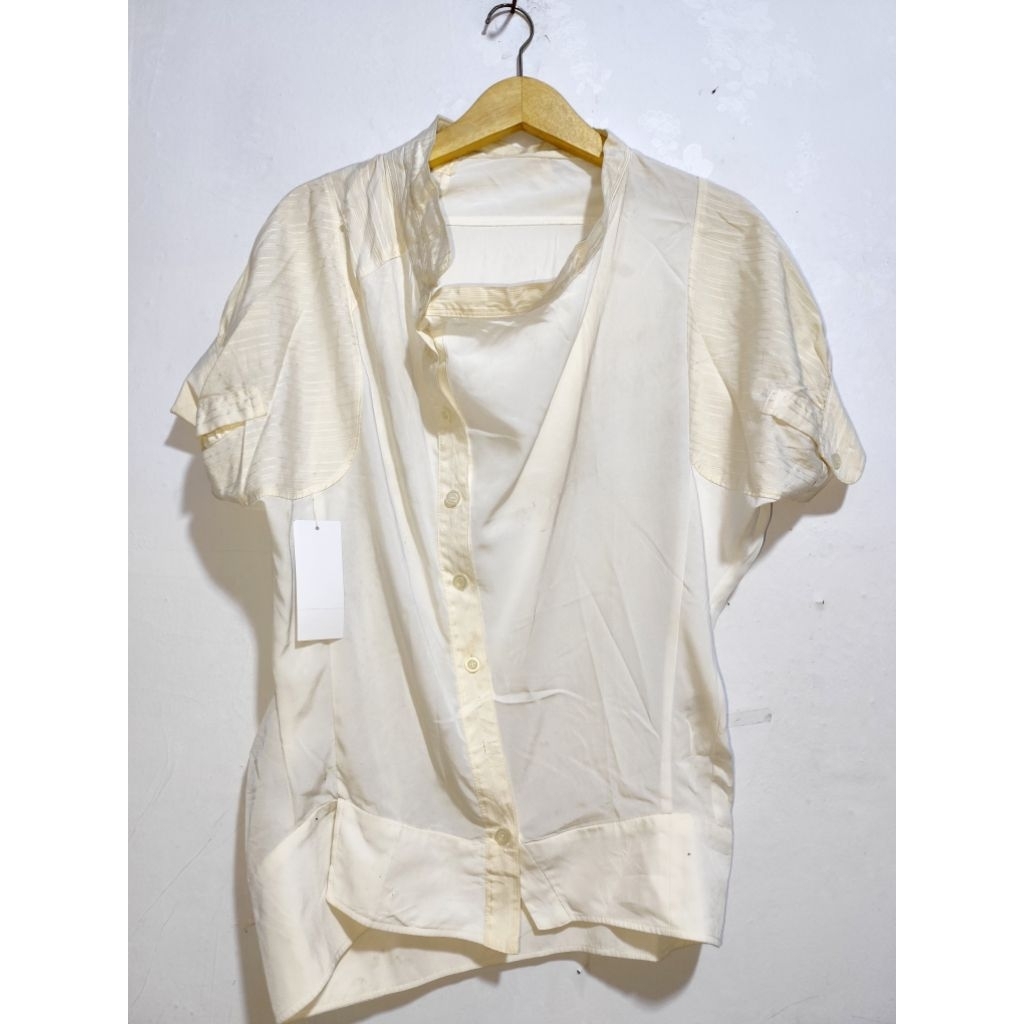 atasan blouse kemeja wanita lengan balon putih