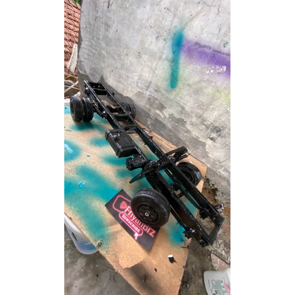 Pre order sasis miniatur truk Canter Elf giga nmr Dyna Dutro skala 1/14 pvc dan resin