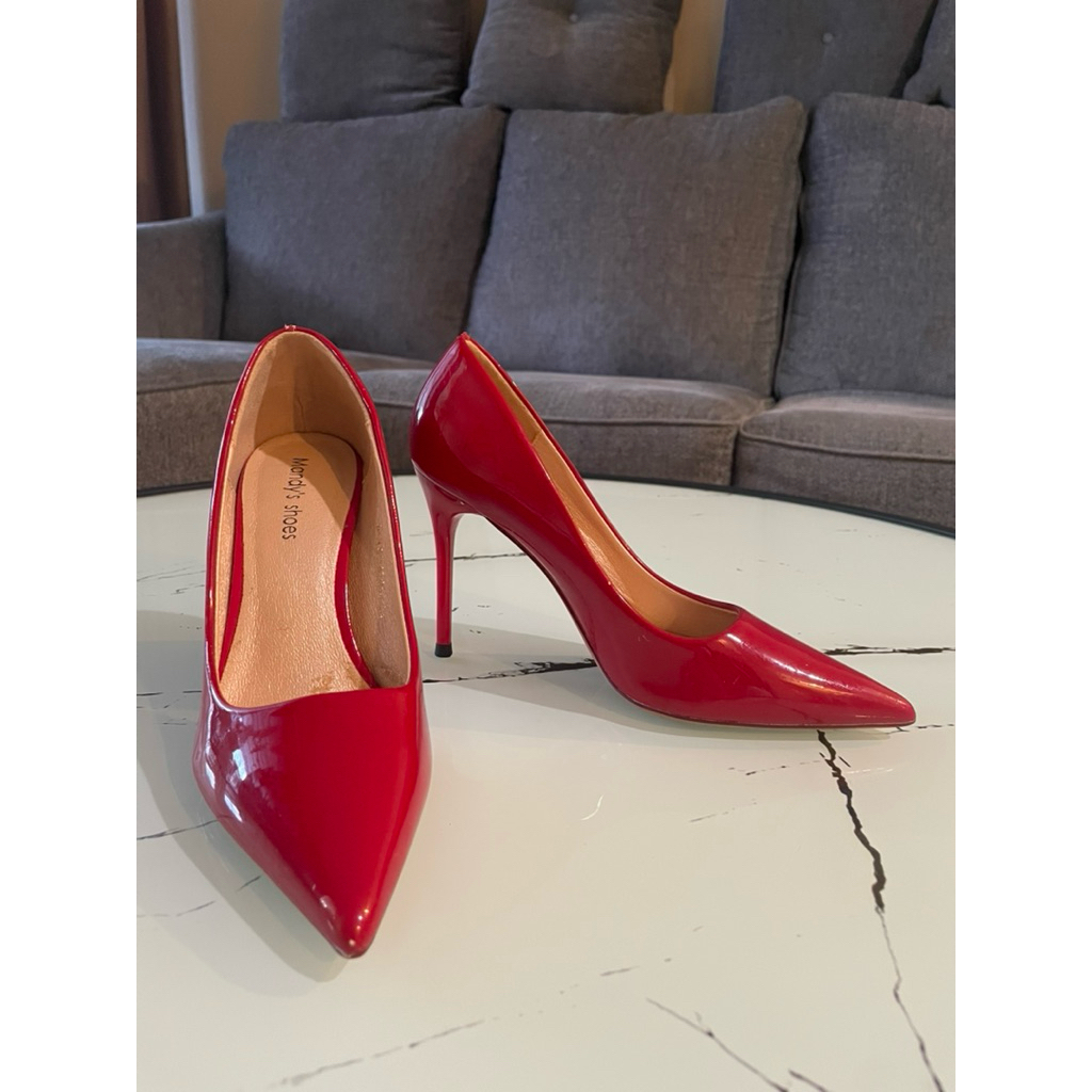 mandy's heels red