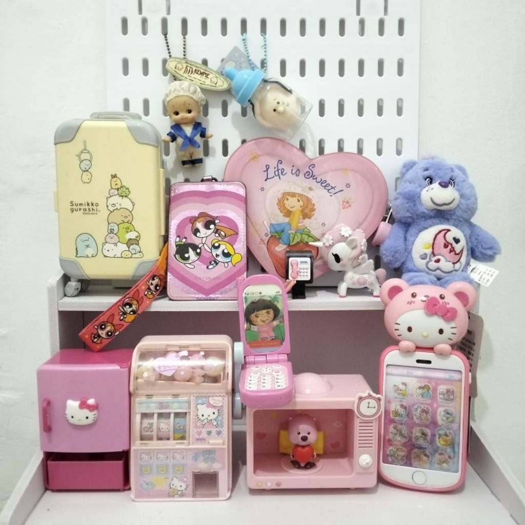 SUPER SALE CHEAP/various trinkets and sanrio new and piel