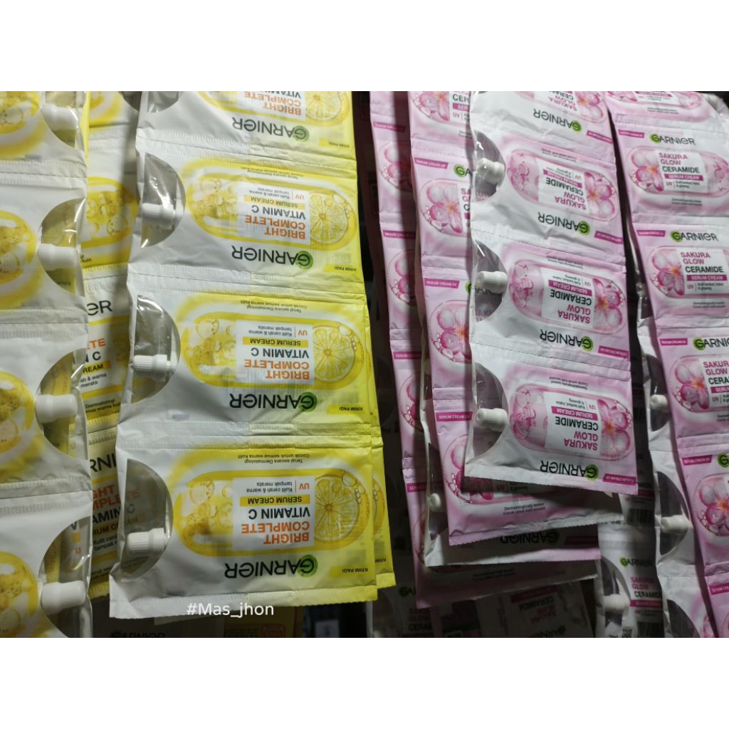 1 RENTENG ISI 12 GARNIER SACHET PELEMBAB/BEDAK GARNIER SACHET