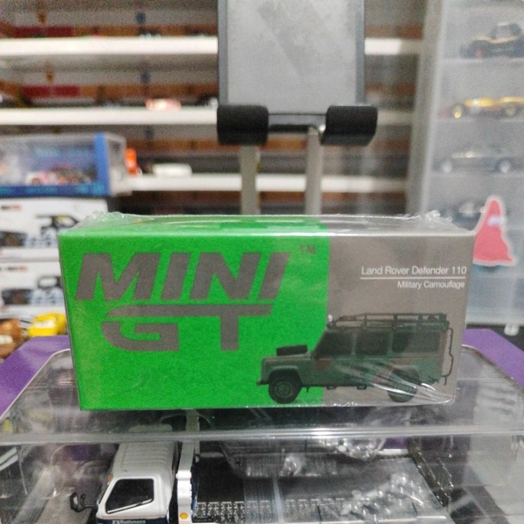 Mini GT Land Rover Defender 110 Military Camouflage