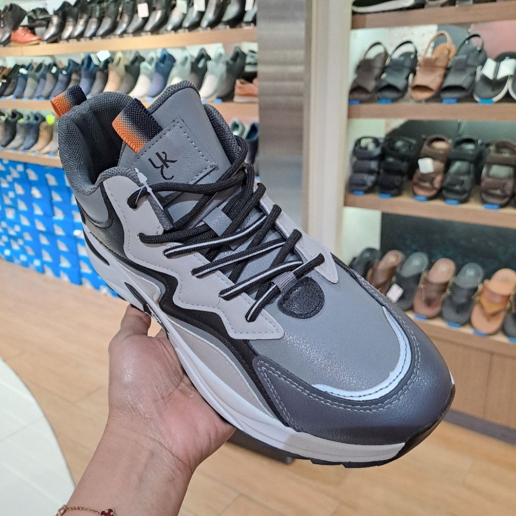 sepatu sneakers pria yongki komaladi