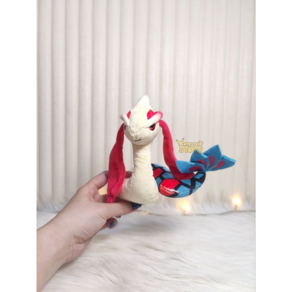 Boneka Pokemon Milotic Sitting Cuties - Pokemon Center