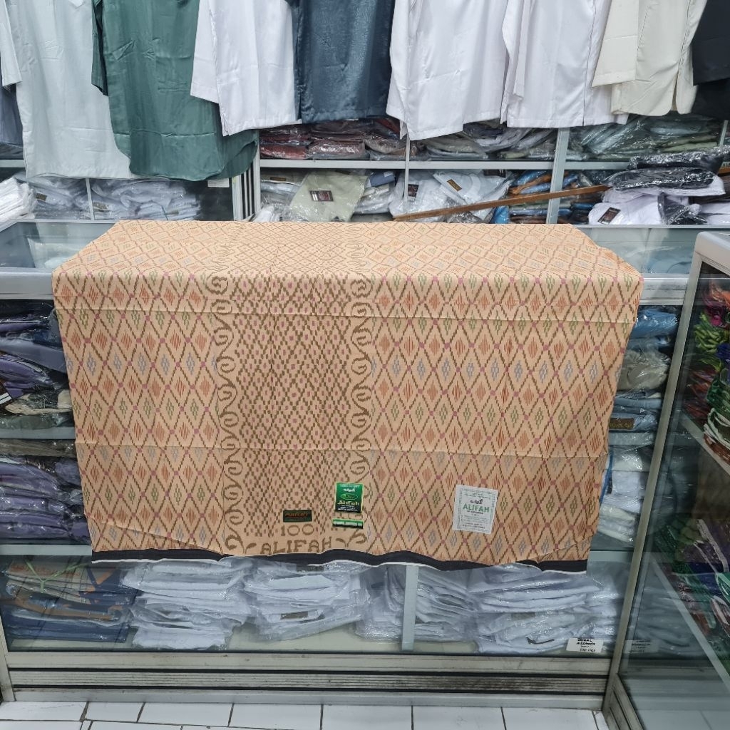Sarung Tenun Alifah Bahan Mesres Motif Kembang Muda