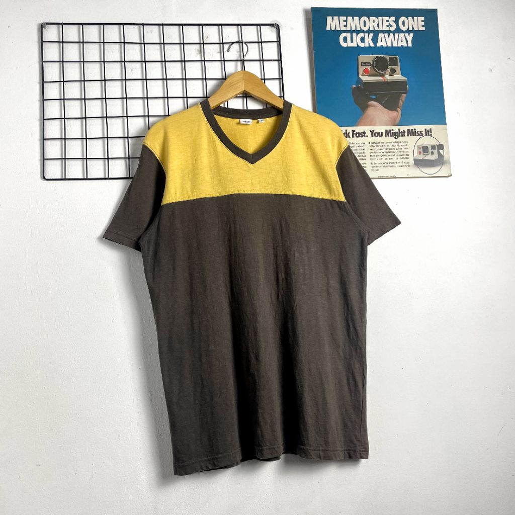 KAOS UNIQLO V NECK SIZE (M) ORIGINAL, KAOS BASIC UNIQLO, KAOS V NECK, KAOS POLOS, KAOS KATUN, KAOS P