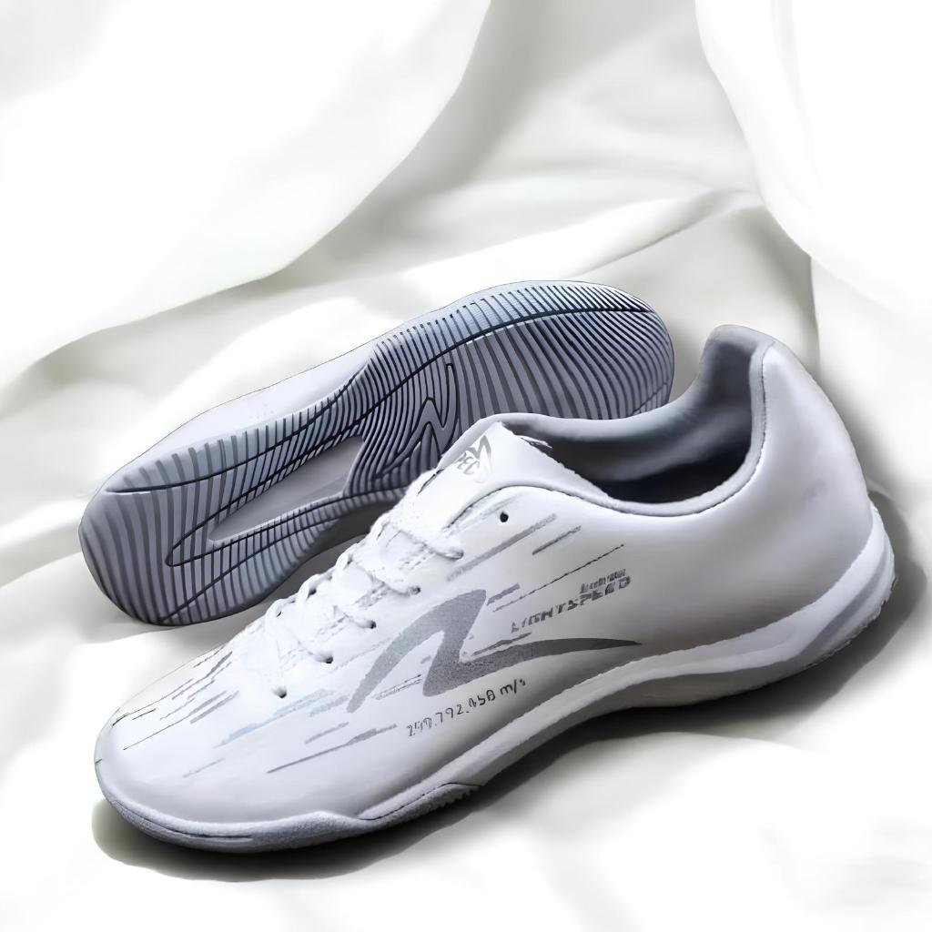 SEPATU FUTSAL SPECS LIGHTSPEED REBORN PUTIH SILVER