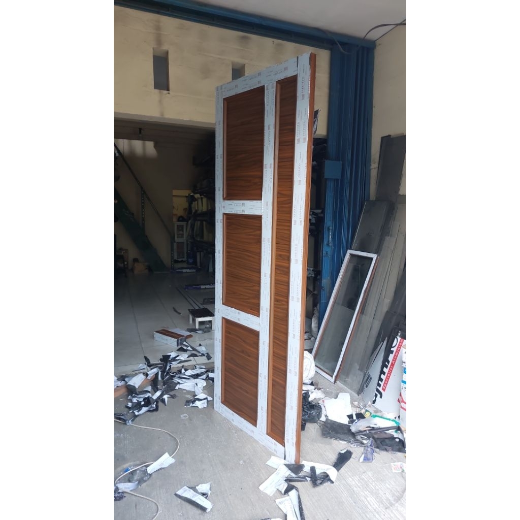 Pintu Utama Alumunium Serat Kayu