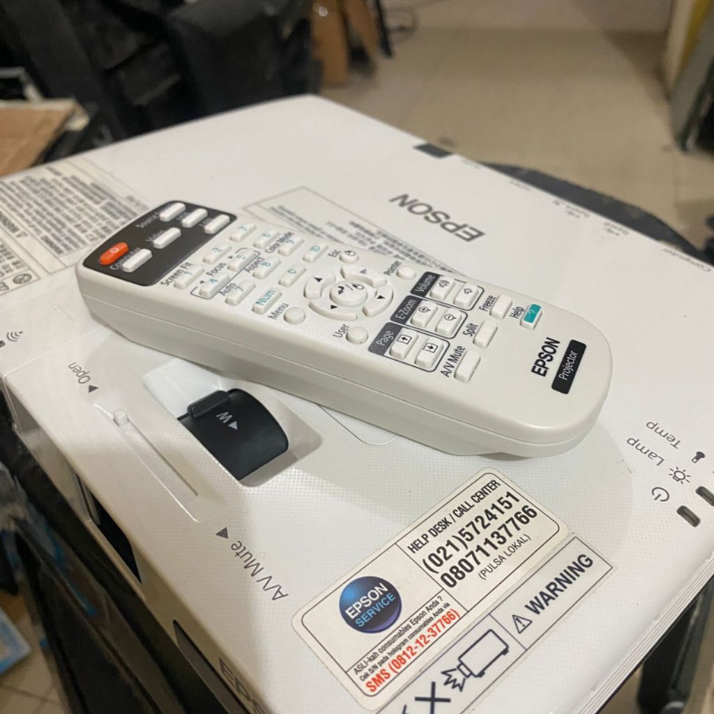 Proyektor Epson EB-1776W like new