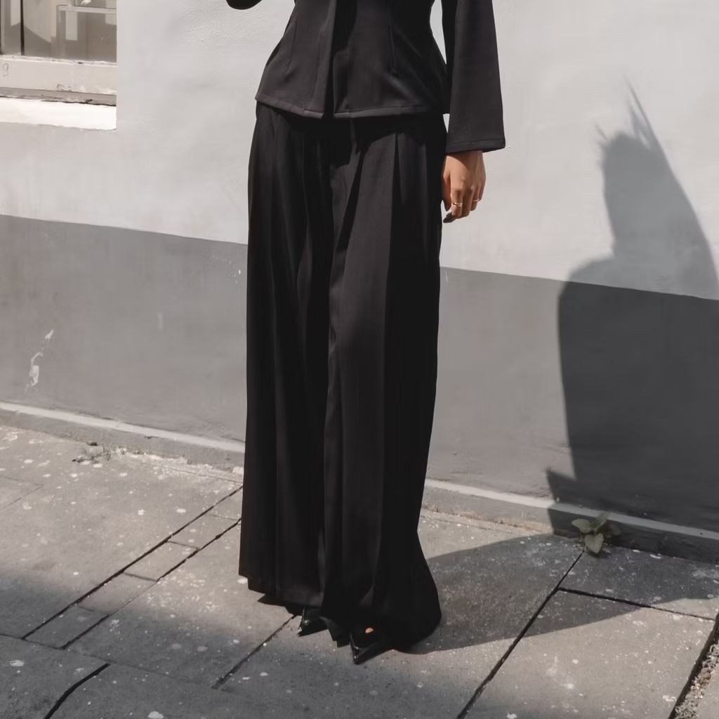 Pastelly outfit - power lines - verse pleats pants