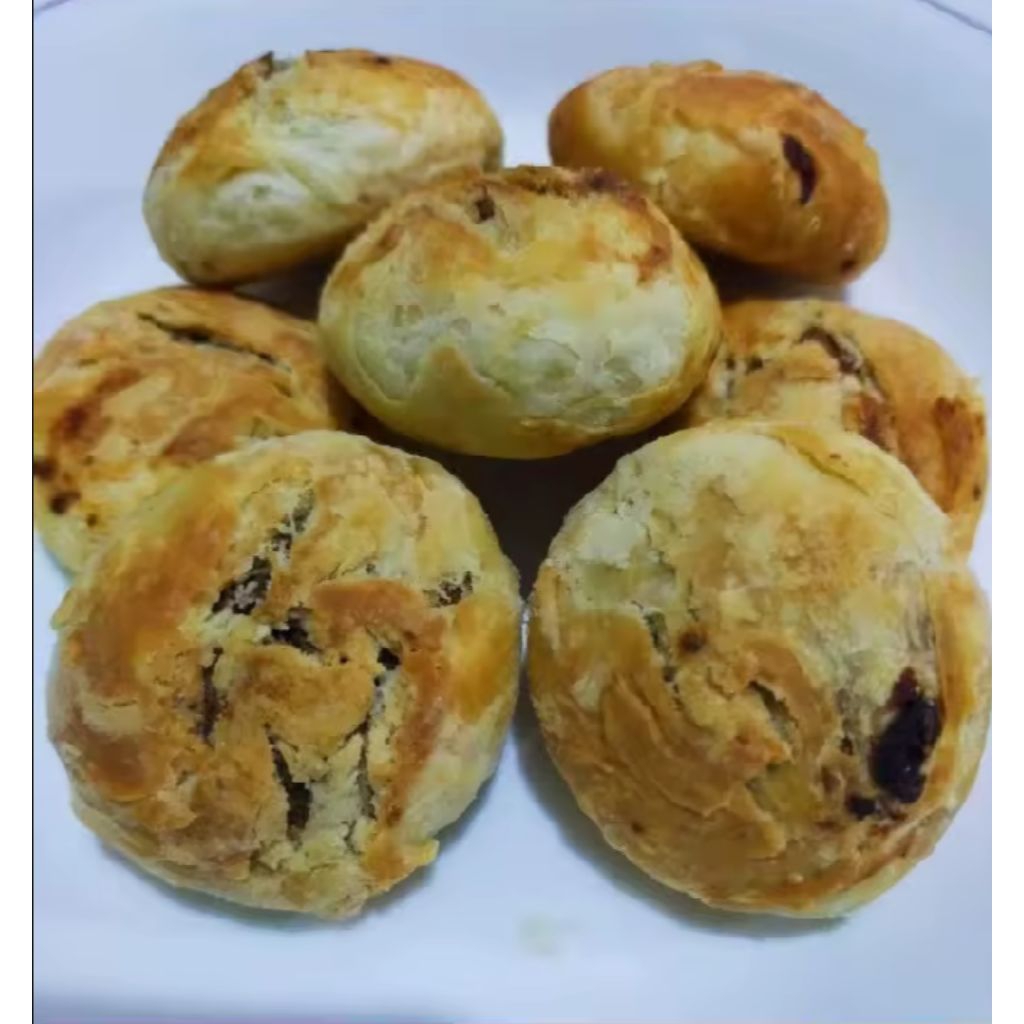 bakpia / pia kering isi kacang ijo/ hijau enak renyah manis gurih fresh from the oven produk bandung