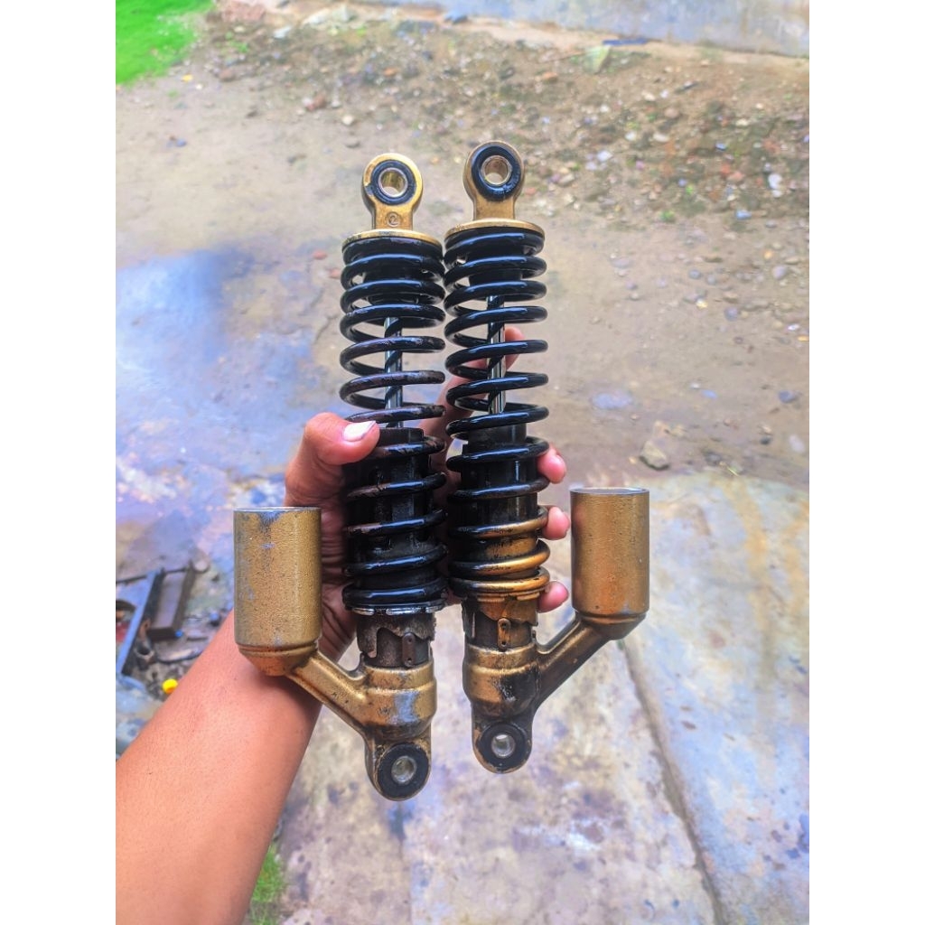 shockBelakangTigerRevo