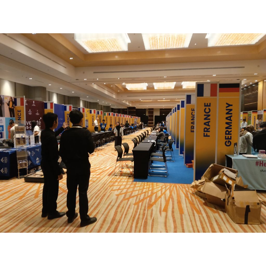 Booth Exhibition Partisi R8