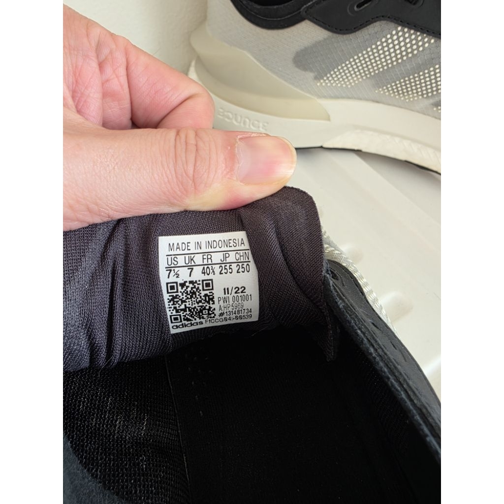 Adidas Avryn Bounce - preloved
